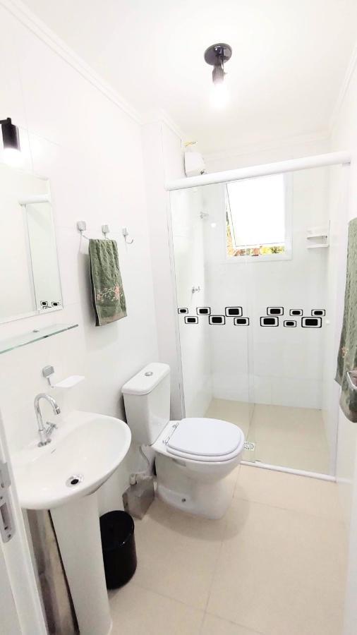 Apto Centro Ubatuba com Varanda Gourmet, Suíte e Piscina Exterior foto