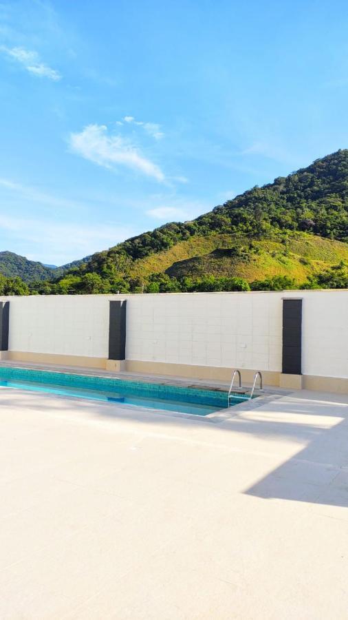Apto Centro Ubatuba com Varanda Gourmet, Suíte e Piscina Exterior foto